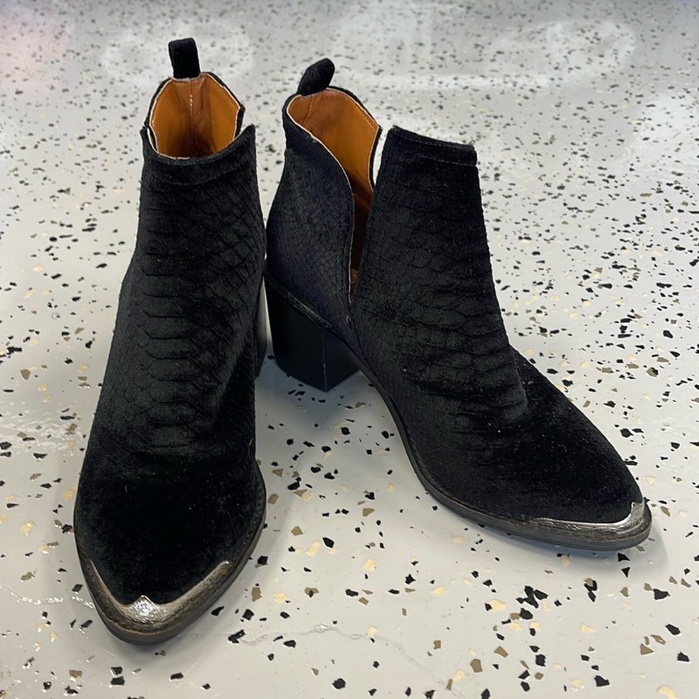 YDN heeled black booties textured velvet with silver details size 7.5